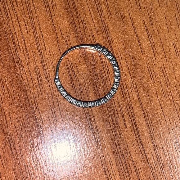 Platinum Ring with Diamonds - Picture 6 of 9